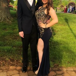 Long Prom Dress w/ Slit 💙💙